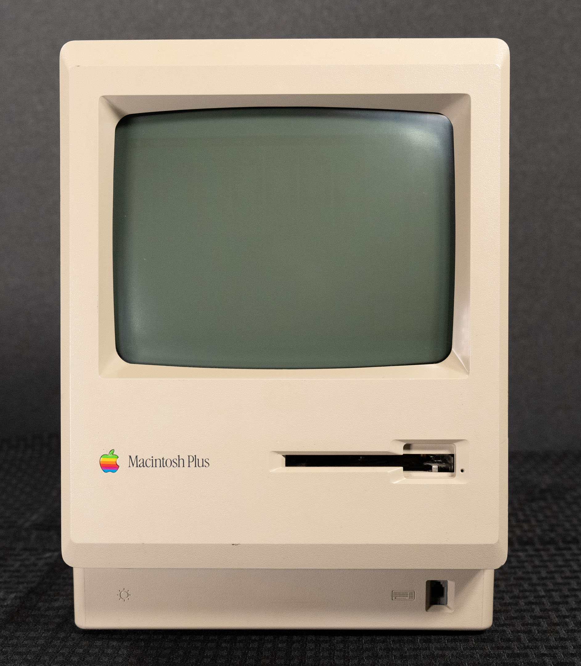 Mac_Plus_1_1853.jpg
